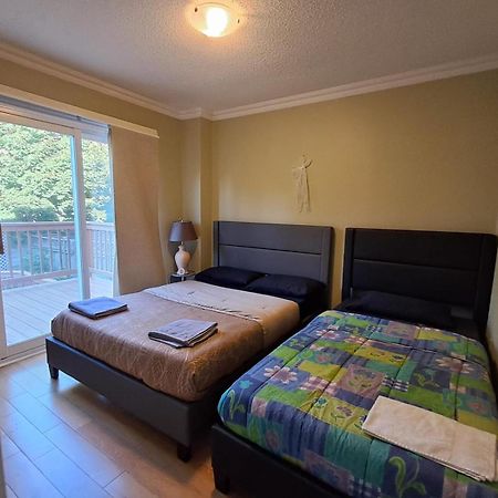 Room With Private Patio Next To Toronto Airport Миссиссага Экстерьер фото